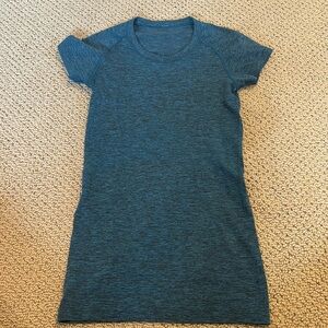 super cute swiftly Tech Shorts Sleeve Lulu lemon!